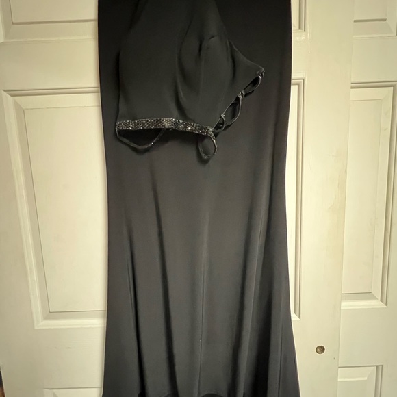 Black two-piece prom dress. Only worn once. No flaws, Dry Cleaned, Size 10 - Picture 12 of 14